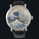 Montre La Grande Vague au large de Kanagawa Hokusai<br><div class="desc">La Grande Vague au large de Kanagawa par Hokusai. Beau chef-d'oeuvre d'une Grande Vague,  l'une des peintures les plus célèbres de l'art fin de tous les temps. Disponible sur de nombreuses idées cadeaux de haute qualité et des vêtements artistiques.</div>