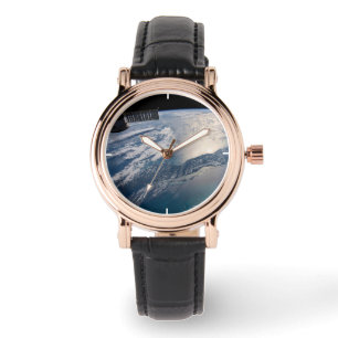 Montre La Station Spce Internationale Au-Dessus De L'Atla