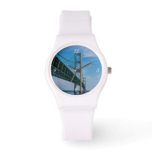 Montre Le long du pont Mackinac
