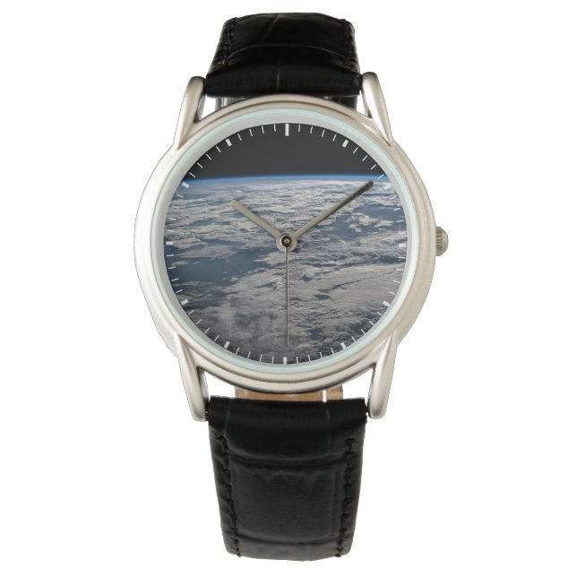 Montre Le membre de la Terre au-dessus d'une Australie oc (devant)