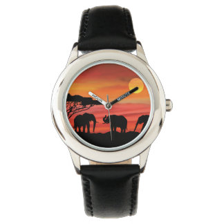Montre Les éléphants dans le coucher du soleil du Serenge