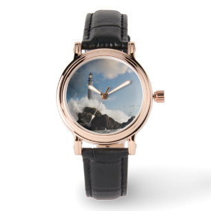 Montre Les phares Phare Avec Vagues De Crise