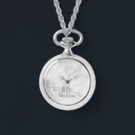 Montre M. et Mme. | Mariage de script moderne<br><div class="desc">"Mr and Mrs" Script moderne Cadeau Couple personnalisé Parfait comme cadeau de mariage pour les nouveaux mariés,  cadeaux d'anniversaire de mariage,  cadeaux de Saint Valentin et cadeau pour toutes les occasions. Remarque : Les détails du marbre sont simulés dans l'oeuvre. Il n'y aura pas de marbre sur ce produit.</div>