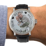 Montre Mariage d'argent photo<br><div class="desc">Montre photo personnalisée pour votre mariage argent (ou personnalisez pour tout ce que vous voulez!). Le modèle est configuré pour que vous puissiez ajouter votre propre photo et vous pouvez également modifier tout le texte si vous le souhaitez. Le libellé est placé sur une bordure semi-transparente superposée au-dessus de votre...</div>