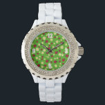 Montre mignonne coccinelle et marguerite vert motif<br><div class="desc">Motif mignon et tendance avec dessin à la main de ladybugs et marguerites sur un arrière - plan vert.</div>