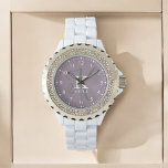 Montre Monogramme et nom de script violet élégant<br><div class="desc">Une belle montre féminine design avec une élégante représentation stylisée de votre nom et monogramme avec sérifs classiques et une police de script de calligraphie dans un look équilibré et symétrique. Les trois éléments se fondent dans une harmonie sophistiquée et créent votre propre logo personnel. Montré ici avec un arrière...</div>