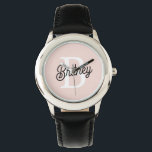 Montre Monogramme et nom personnalisé moderne Pastel Pink<br><div class="desc">Voici notre Monogramme personnalisé moderne et Nom Pastel Pink Watch, un garde-temps sophistiqué et élégant qui allie personnalisation et élégance. Cette montre présente un design rose pastel doux, mis en évidence par votre monogramme et votre nom personnalisés, ce qui en fait un accessoire unique pour toutes les occasions. Parfait pour...</div>
