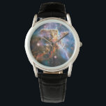Montre nébuleuse de galaxie spatiale. Les étoiles de l'un<br><div class="desc">Nebula spatiale et étoiles regardent.</div>