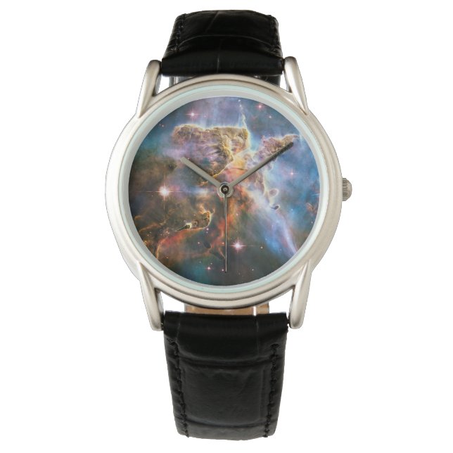 Montre nébuleuse de galaxie spatiale. Les étoiles de l'un (devant)