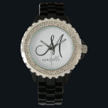 Montre Nom de script initial noir du monogramme personnal<br><div class="desc">Un élégant monogramme moderne et personnalisé avec un nom initial et un nom de script noir. Une montre élégante pour elle ; femme,  fille ou petite-fille.</div>