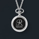 Montre Nom et monogramme du Groomsman personnalisé<br><div class="desc">Elégant Black and White Personnalisé Groomsman Cadeaux avec monogramme personnalisé en blanc élégant style de police script avec nom et titre de groomsman dans le style de police serif classique sur arrière - plan noir. Parfait aussi pour le meilleur homme, père de la mariée, demoiselle d'honneur, fille de fleurs, mère...</div>