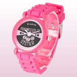 Montre Nom personnalisé grande soeur enfants noirs rose<br><div class="desc">Célébrez le moment spécial de devenir une grande soeur avec cette montre personnalisée pour enfants ! Dotée d'un design cool noir et rose clair, cette montre affiche fièrement "Promue à la Grande Soeur" avec le nom de votre fille sur le visage. C'est le cadeau parfait pour toute nouvelle grande soeur,...</div>