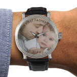 Montre Notre première Fête des pères photo personnalisée<br><div class="desc">Créez votre propre montre photo unique pour la première fête des pères du nouveau père. Une occasion idéale d'ajouter une photo de papa et bébé, juste bébé ou toute la famille, comme un joli gardien et un trésor intemporel à profiter chaque jour. Le modèle est mis en place pour vous...</div>