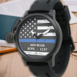 Montre Numéro d'insigne de ligne bleue mince personnalisé<br><div class="desc">Célébrez et montrez votre reconnaissance à un policier exceptionnel avec cette Mince Ligne Bleue Police Watch - Drapeau américain dans les couleurs du drapeau de la police, conception en détresse. Parfait pour les prix de service et les cadeaux de fin d'études de la police ou les cadeaux de retraite de...</div>