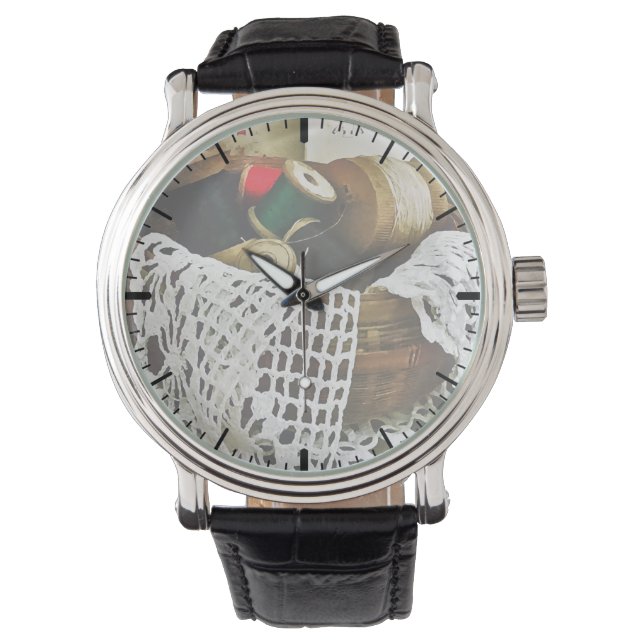 Montre Panier à coudre avec fil et dentelle (devant)