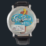 Montre Panneau Sky Ranch Motel<br><div class="desc">Artiste des signes du Sky Ranch Motel : Naomi McCavitt</div>