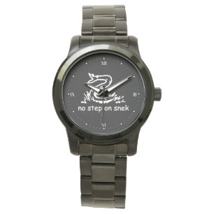 Montre Pas de pas sur les mèmes de snek parodie de Gadsde