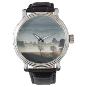 Montre Paysage campagnard brumeux de Suisse