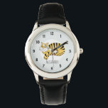 Montre Petit tigre de la jungle mignonne avec nom Enfants<br><div class="desc">Ce design sucré fait partie d'une collection de tigres de gribouillis mignons pour vêtements et accessoires de garçon. Cette montre pour enfants présente un chat tigre de la jungle qui dort à la main et peut être personnalisée avec le nom de votre enfant. Parfait pour tout animal aimant petit! Découvrez...</div>