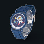 Montre Petite astronaute garçon personnalisée<br><div class="desc">Cette montre amusante présente un doux vecteur d'illustration d'un garçon astronaute,  d'une étoile jaune et d'une planète bleue sur un arrière - plan bleu foncé et peut être personnalisée avec le nom de votre enfant,  monogramme,  initial,  ou tout texte de votre choix pour un cadeau personnalisé parfait.</div>
