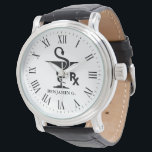 Montre Pharmacologie Nom personnalisé Bowl of Hygenia Sym<br><div class="desc">Une montre de pharmacien de nom personnalisé avec le bol de Hygenia et le symbole RX. La montre comporte également une police de caractères romaine en option.</div>