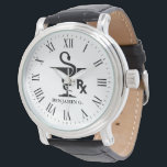 Montre Pharmacologie Nom personnalisé Bowl of Hygenia Sym<br><div class="desc">Une montre de pharmacien de nom personnalisé avec le bol de Hygenia et le symbole RX. La montre comporte également une police de caractères romaine en option.</div>