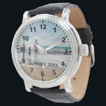 Montre Photo de famille personnalisée - période de vacanc<br><div class="desc">Ajoutez Votre photo préférée de vacances d'été,  voyage,  enfants,  femme,  petite amie/petit ami ou animal de compagnie. Numéros noirs avec minutes. Personnalisez et ajoutez votre texte,  des lettres noires.</div>