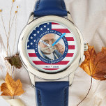 Montre Photo personnalisée du drapeau américain patriotiq<br><div class="desc">Honore ton bien-aimé avec une montre patriotique personnalisée. Cette montre commémorative militaire unique est un cadeau parfait pour vous, votre famille ou vos amis pour rendre hommage à un vétéran militaire, un soldat, une armée, des marines ou un soldat déchu. Cette montre commémorative patriotique est ornée d'un drapeau américain, d'étoiles...</div>