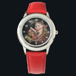 Montre Photo personnalisée moderne et texte personnalisé<br><div class="desc">Cette montre personnalisée pour fille présente un design photo plein de charme et entièrement personnalisé, parfait pour célébrer des souvenirs chéris. Le visage montre l'image que vous avez choisie, entourée d'une disposition numérique classique, ce qui permet aux enfants de lire facilement l'heure tout en gardant un moment proche. Ajoutez votre...</div>