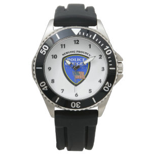 Montre Police servant fièrement