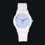 Montre Poudre blanche Bleu Floral Damas<br><div class="desc">Elégant pastel poudres bleu damas floral sur arrière - plan blanc personnalisé. Si vous avez besoin d'aide pour customiser un de mes designs, contactez le concepteur ArtOnWear. Mise en forme de texte gratuite avec aide en direct disponible sur demande.</div>