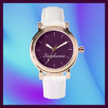 Montre Purple Nom Classy Glam Rose Gold White Band Poigne<br><div class="desc">Cette élégante montre à poignet élégante en or rose glam est décorée d'un arrière - plan violet aubergine, bande blanche, et personnalisée avec votre nom. Vous pouvez facilement changer le nom et supprimer les lignes de nombres blancs si vous le souhaitez. Quel merveilleux cadeau moderne pour une demoiselle d'honneur, une...</div>