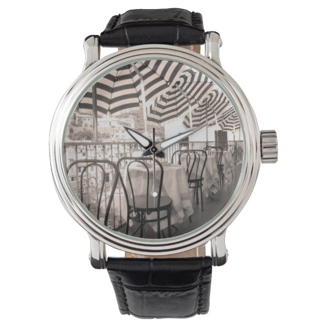 Montre Quaint restaurant balcony (devant)