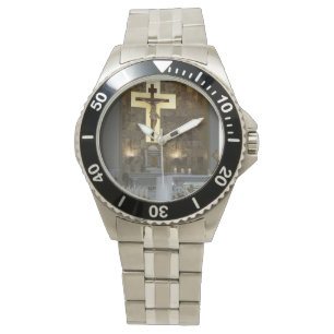 MONTRE REGARDER - TRAVERSER À L'ÉGLISE