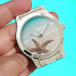 Montre Scène unique de plage Starfish<br><div class="desc">Une étoile de mer sur la plage, regarder la mer face image. Ceux qui aiment le bord de mer apprécieront cette belle scène de plage avec de l'eau turquoise de l'océan et des vagues douces le long du sable fin de la plage. Une seule étoile marron orne le coin inférieur....</div>