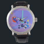 Montre Soirée rétro à Home Watch<br><div class="desc">Cette soirée rétro à Home Watch ressemble à une scène d'une comédie romantique des années 60. Le design minimaliste présente un beau couple de dessins animés dans le salon d'une maison moderne du milieu du siècle. La pièce est bien visible avec un mur en pierre violet et bleu et un...</div>