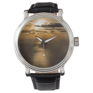 Montre Sunrise above the Atlantic ocean