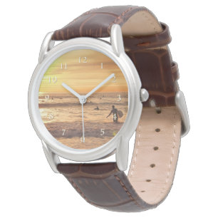MONTRE SURFERS SOLEIL EN TÊTE À LA MAISON REGARDER