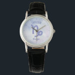 Montre Symbole d'astrologie Capricorne sur mesure<br><div class="desc">Cette jolie montre Capricorne de lavande et violette personnalisée présente votre signe astrologique du Zodiac dans un beau éclat comme les constellations. Customisez ce joli cadeau de montre symbole astrologique avec votre nom dans un magnifique script cursif pour quelqu'un qui a un anniversaire fin décembre ou début janvier.</div>