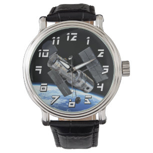Montre Télescope spatial Hubble en orbite terrestre Photo