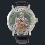 Montre Toujours dans mon esprit Souvenir Regarder photo<br><div class="desc">Montre photo souvenir personnalisée (ou personnalisez pour tout ce que vous voulez). Le modèle est configuré pour que vous puissiez ajouter votre propre photo et vous pouvez également modifier tout le texte si vous le souhaitez. Le libellé est placé sur une bordure semi-transparente superposée au-dessus de votre photo. L'exemple de...</div>