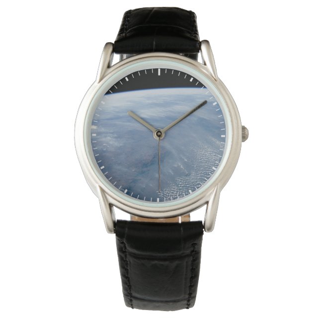 Montre Une Bombe De Fumée Sur L'Afrique Tropicale Du Sud. (devant)