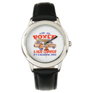 Montre Une Fille Son Boxer Et Son Amoureux des chiens Box