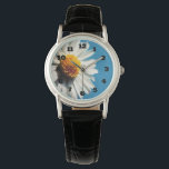 Montre Une pâtisserie blanche sous un ciel bleu<br><div class="desc">A single white daisy with a golden yellow center under a clear blue summer sky</div>