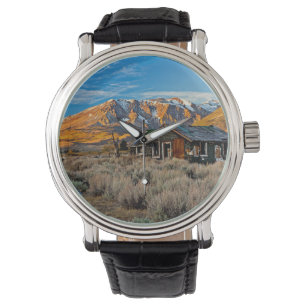Montre Vieille ferme le long de Hwy 395 à June Lake