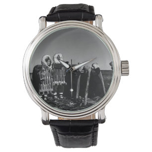 Montre Vintage Alaska Fur vêtu eskimo arctique sod igloo