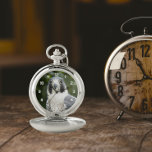 Montres De Poche Faucon pèlerin Oiseau de proie<br><div class="desc">Montre de poche classique et élégante avec des chiffres blancs qui présente l'image photo d'un beau faucon pèlerin. Sélectionnez à partir de finition or ou argent métal. Fait un cadeau classe !</div>