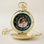 Montres De Poche Lesbian LGBTQ Photo Mariage Couple arc-en-ciel per<br><div class="desc">Lesbian LGBTQ Photo Mariage Couple Rainbow Custom Pocket Watch est très élégant et merveilleux avec les coeurs Rainbow LGBTQ. Idéal pour donner à votre partenaire mariage, anniversaire, cadeau de Mère ou de Fête des pères ou cadeau de Noël. Placez votre photo ou celle de cette personne spéciale et offrez-la en...</div>