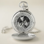 Montres De Poche Photo personnalisée d'un cadre rond ordonné<br><div class="desc">Ce design gris argenté est très réussi avec des photos en noir et blanc. Vous pouvez changer une photo couleur en b&w à l'aide d'un filtre. Cliquez sur personnaliser pour modifier votre image.</div>