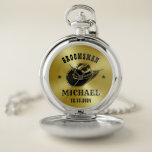 Montres De Poche Western Cowboy Casquette Groomsmen Nom personnalis<br><div class="desc">Cadeaux personnalisés pour les groomsmen avec thème western cowboy. Décoré de casquette de cowboy avec police vintage occidentale. Le texte et la couleur sont modifiables à l'aide de l'outil de conception pour s'adapter à votre occasion. Obtenez ce cadeau de personnaliser pour les mariages, les célibataires, les fiançailles ou toute autre...</div>
